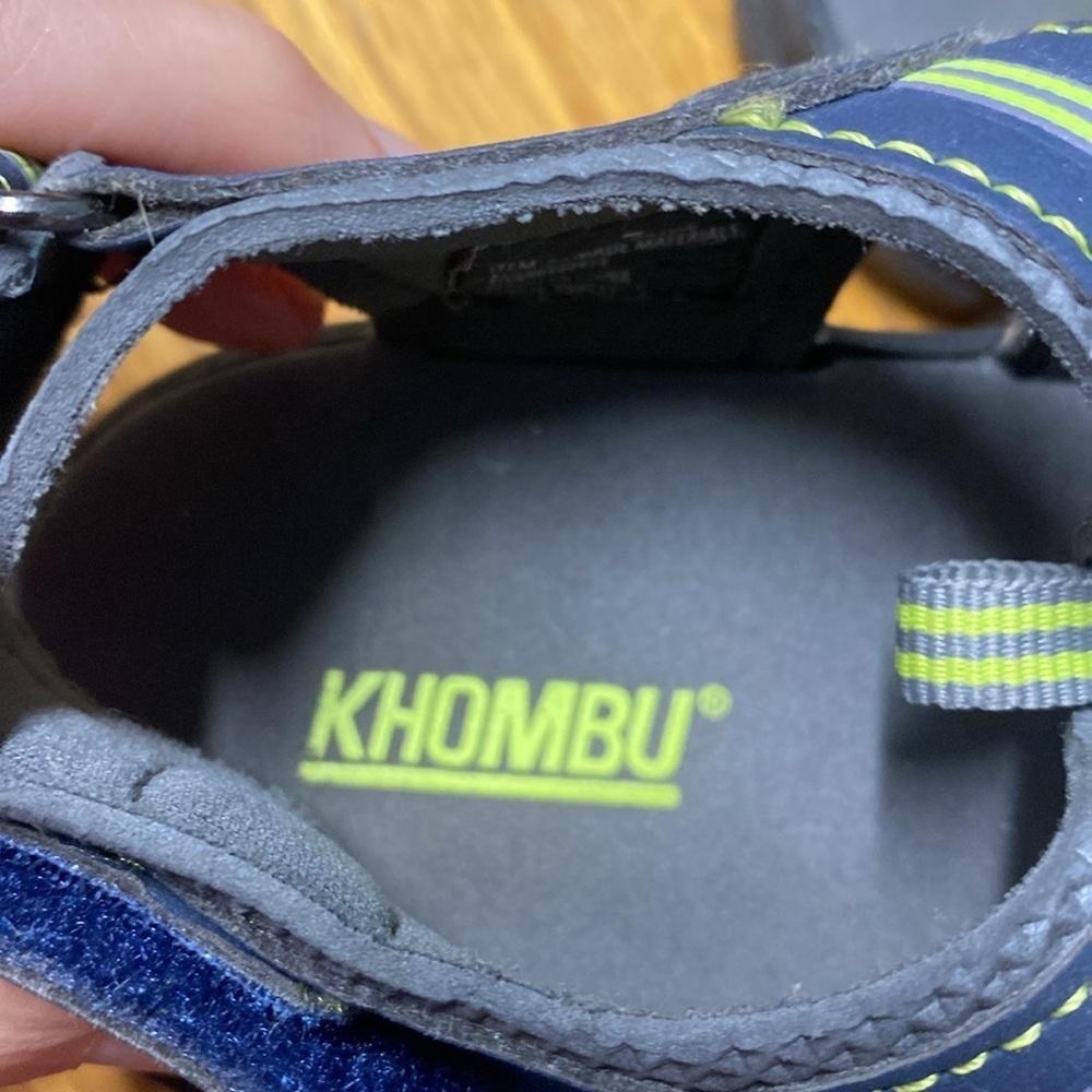 Khombu Dillion SandalS Water Shoes Size 2 - Picture 3 of 8